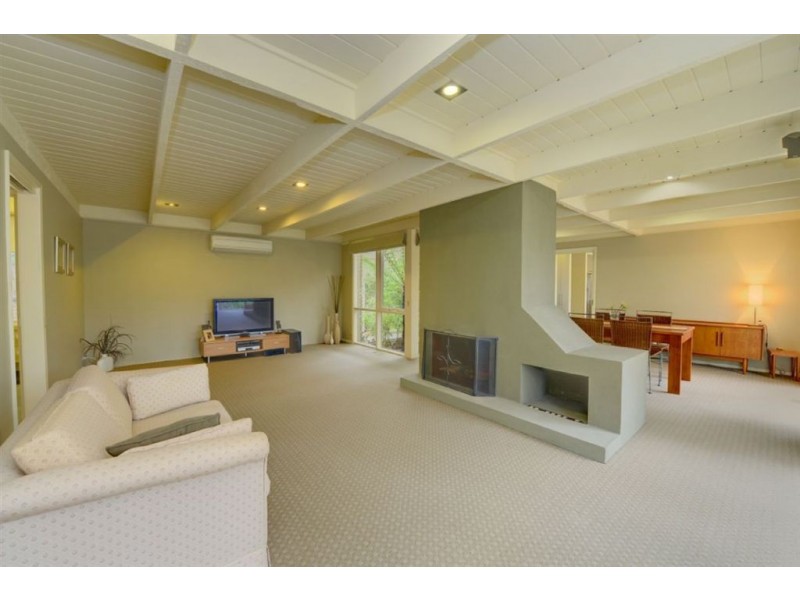 133 Moss Avenue, Mount Helen VIC 3350