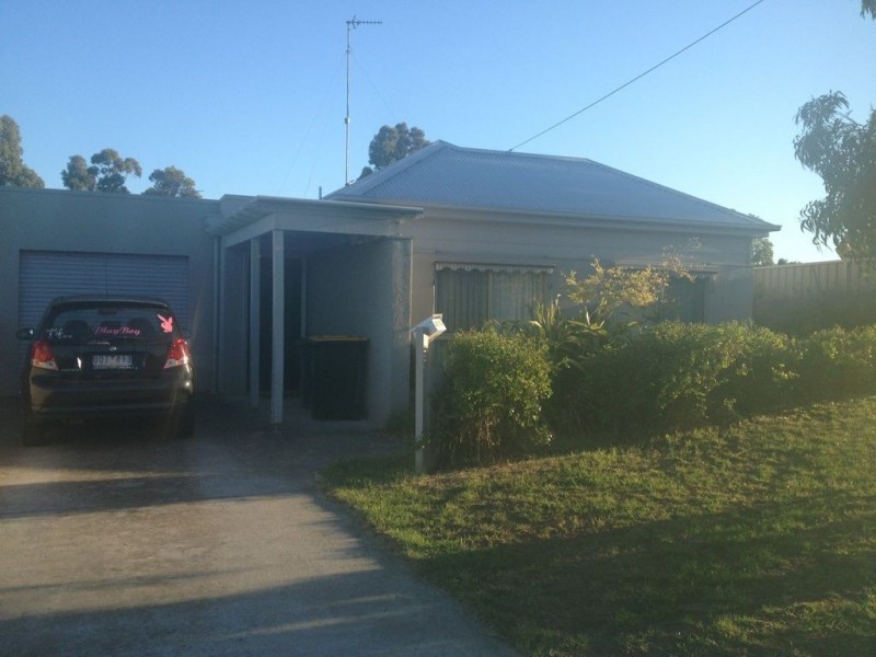 2/3 Cartledge Avenue, Mount Clear VIC 3350