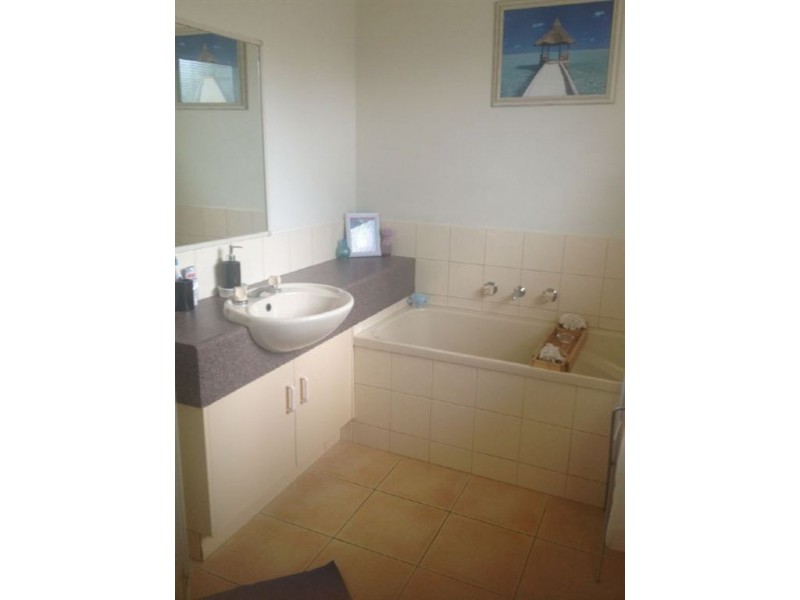 2/3 Cartledge Avenue, Mount Clear VIC 3350