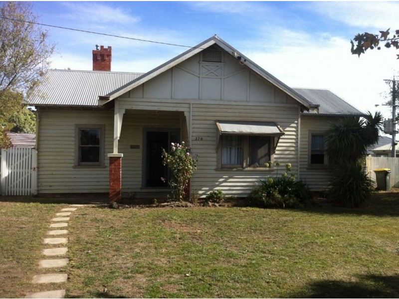 229 Dowling Street, Wendouree VIC 3355