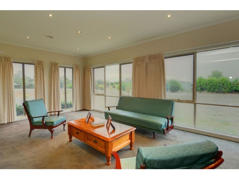 122 Cummins Road, Mount Rowan VIC 3352