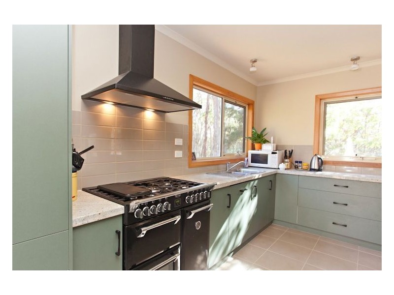 40 Andrew Drive, Haddon VIC 3351