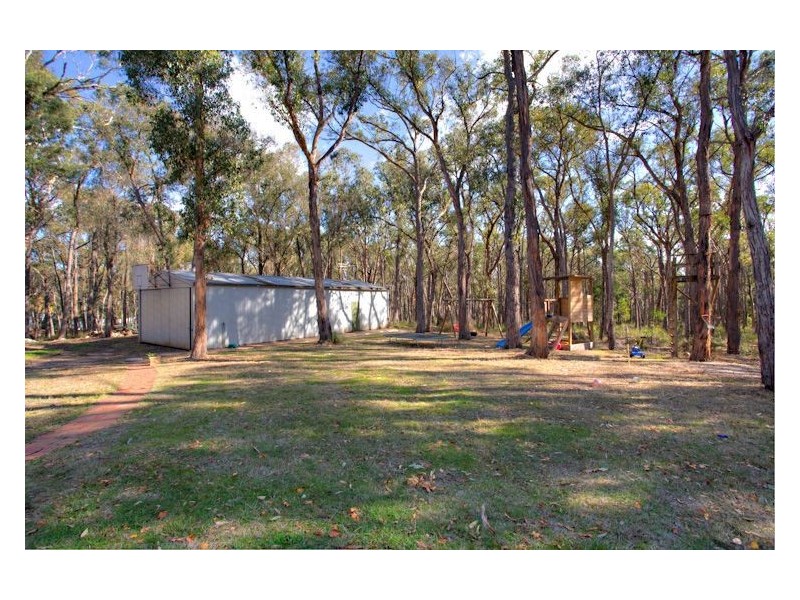 40 Andrew Drive, Haddon VIC 3351