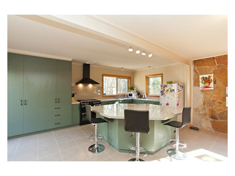 40 Andrew Drive, Haddon VIC 3351