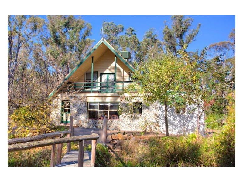 40 Andrew Drive, Haddon VIC 3351