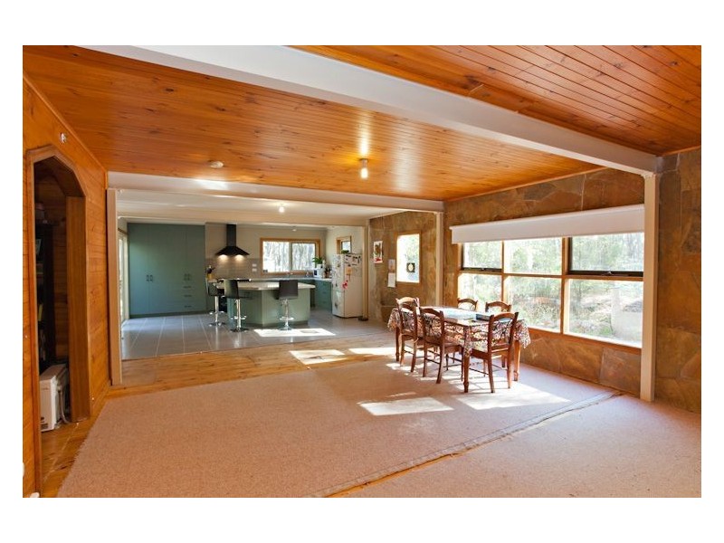 40 Andrew Drive, Haddon VIC 3351