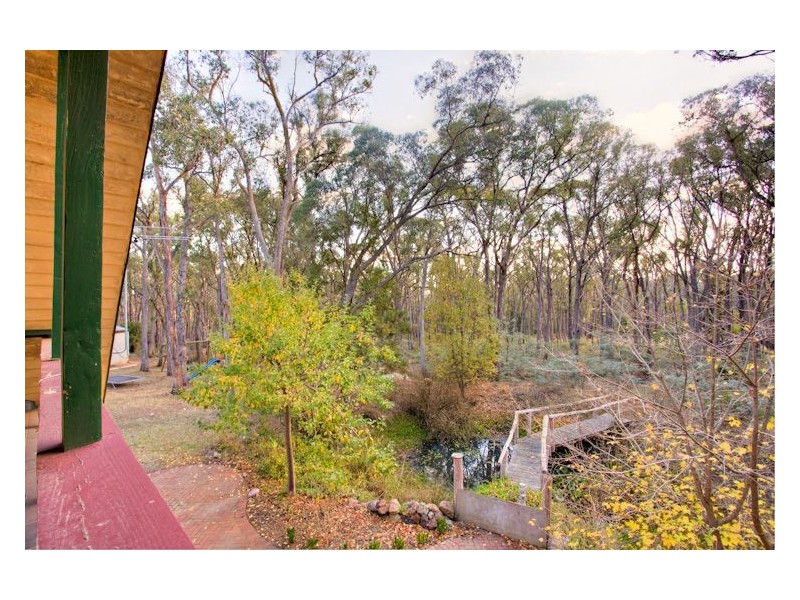 40 Andrew Drive, Haddon VIC 3351