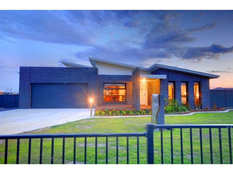 4 Maxwell Street, Cardigan Village VIC 3352