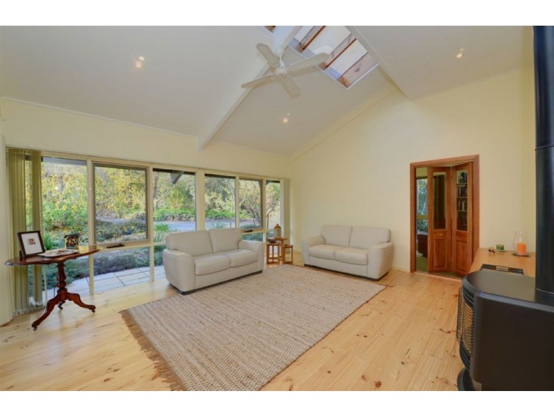 127 Moss Avenue, Mount Helen VIC 3350