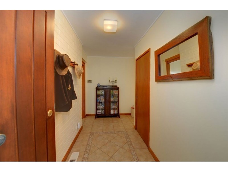 127 Moss Avenue, Mount Helen VIC 3350