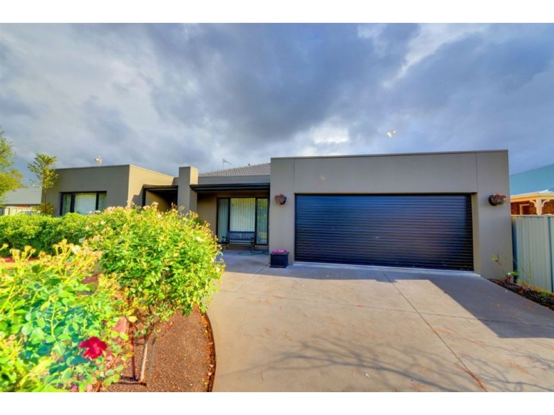 6 Hanwood Close, Delacombe VIC 3356