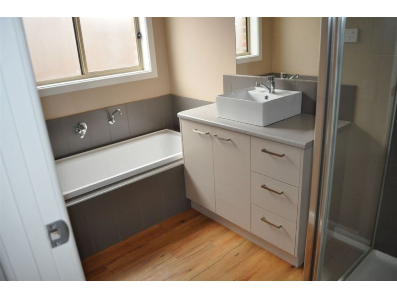 b/124 Joseph Street, Ballarat East VIC 3350