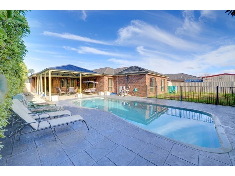 11 Whitely Crescent, Alfredton VIC 3350