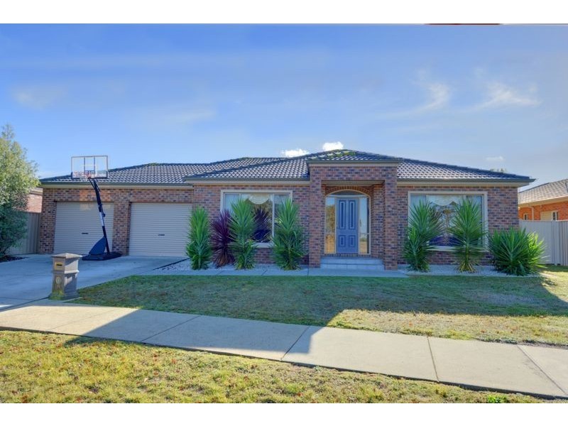 11 Whitely Crescent, Alfredton VIC 3350