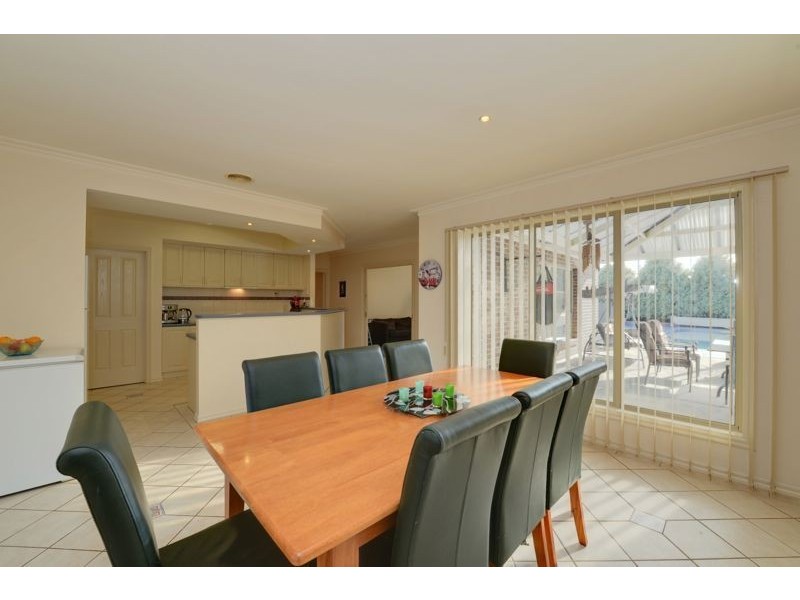 11 Whitely Crescent, Alfredton VIC 3350