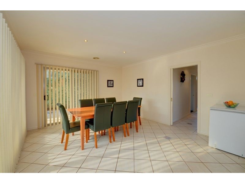 11 Whitely Crescent, Alfredton VIC 3350