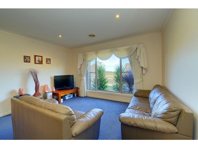 11 Whitely Crescent, Alfredton VIC 3350