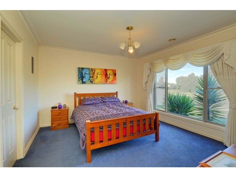 11 Whitely Crescent, Alfredton VIC 3350