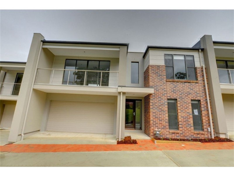 2/119 Yarana Drive, Mount Helen VIC 3350