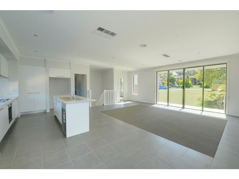 2/119 Yarana Drive, Mount Helen VIC 3350