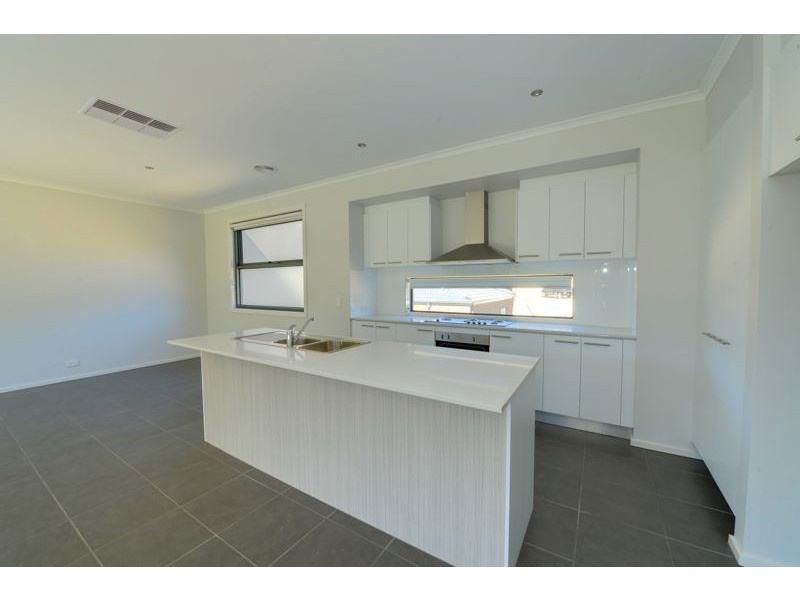 2/119 Yarana Drive, Mount Helen VIC 3350
