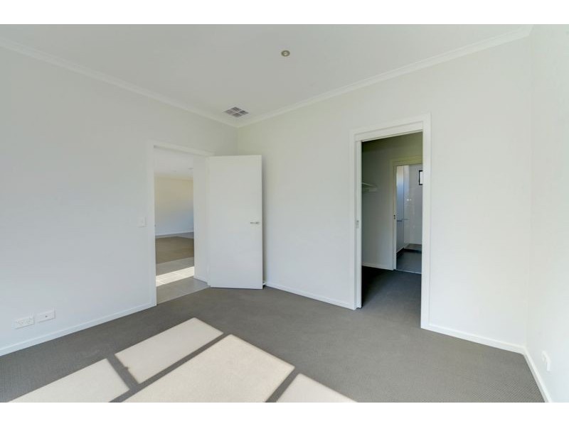 2/119 Yarana Drive, Mount Helen VIC 3350