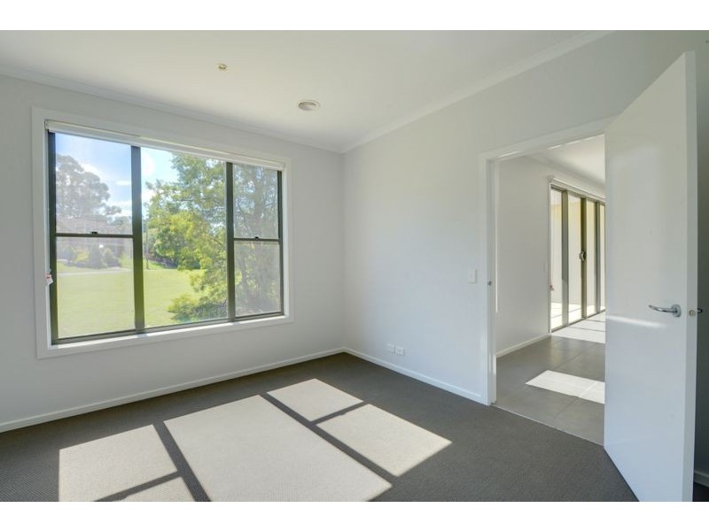 2/119 Yarana Drive, Mount Helen VIC 3350