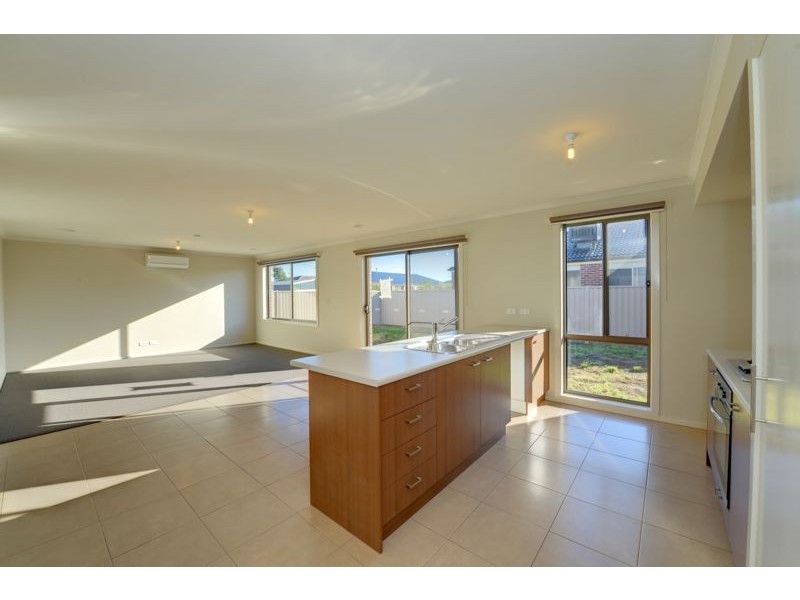 10 Deakin Drive, Delacombe VIC 3356