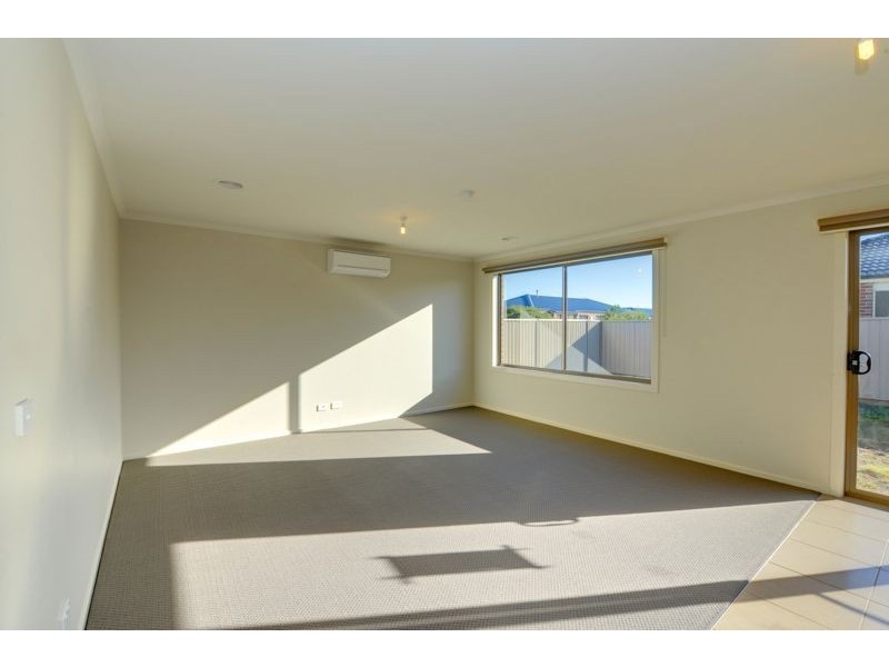 10 Deakin Drive, Delacombe VIC 3356