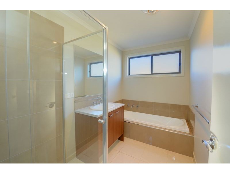 10 Deakin Drive, Delacombe VIC 3356