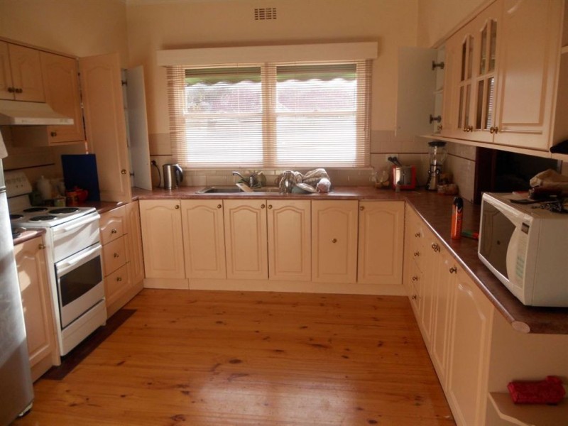 9 Duke Street, Newington VIC 3350