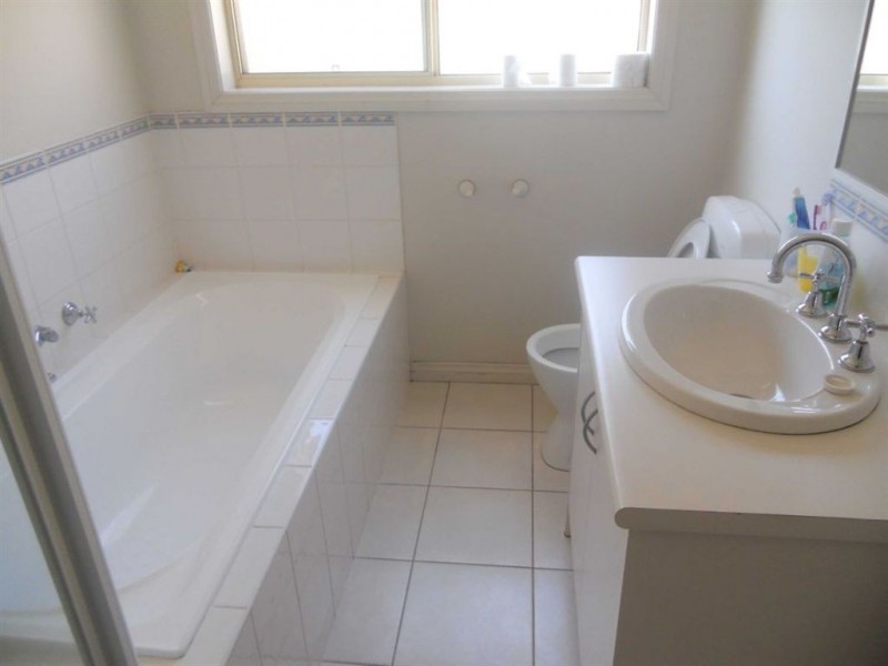 5 Parbury Avenue, Lake Gardens VIC 3355