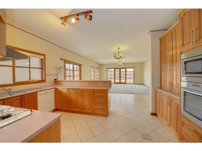 31 Yarrowee Street, Sebastopol VIC 3356