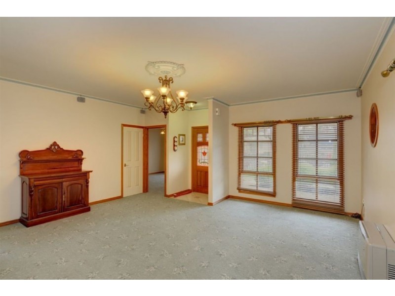 31 Yarrowee Street, Sebastopol VIC 3356