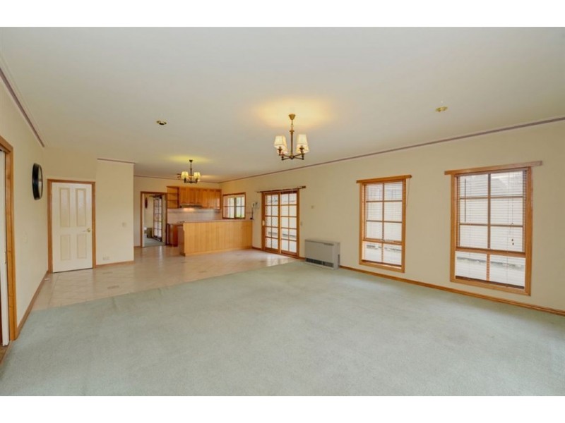 31 Yarrowee Street, Sebastopol VIC 3356