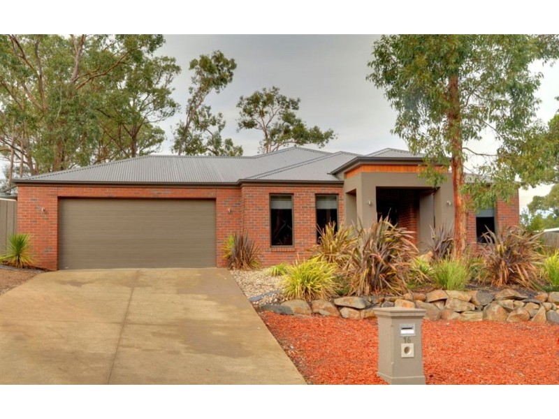 16 Zoe Drive, Mount Helen VIC 3350