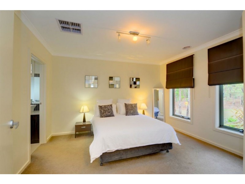 16 Zoe Drive, Mount Helen VIC 3350