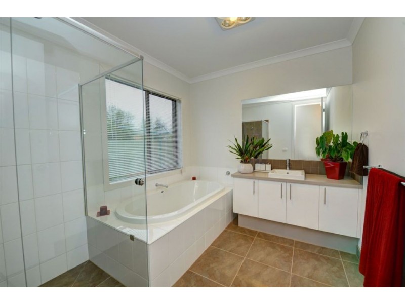 4 Hodge Street, Miners Rest VIC 3352