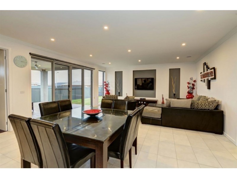 28 Warburton Drive, Alfredton VIC 3350