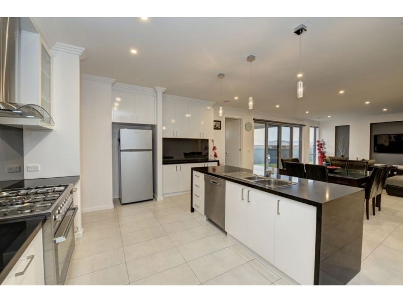 28 Warburton Drive, Alfredton VIC 3350