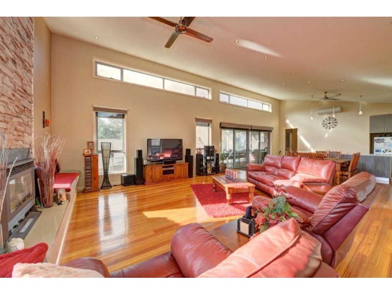 13 Belmar Crescent, Canadian VIC 3350