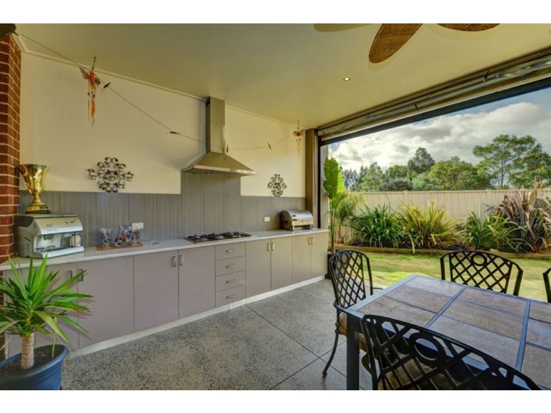 13 Belmar Crescent, Canadian VIC 3350