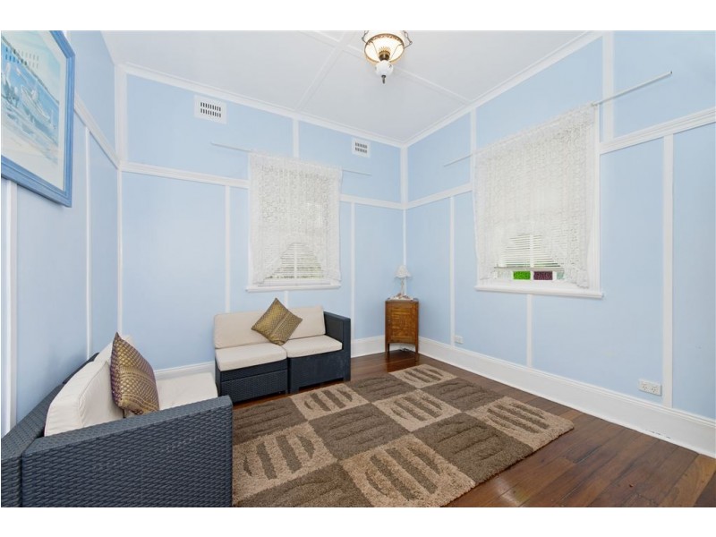 27 Macquarie Street, South Kempsey NSW 2440