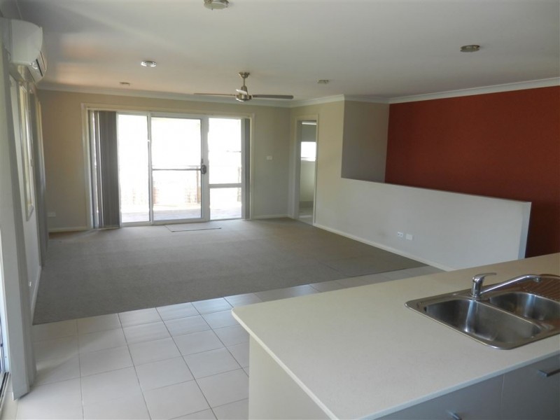 2/23 Fiona Crescent, Lake Cathie NSW 2445