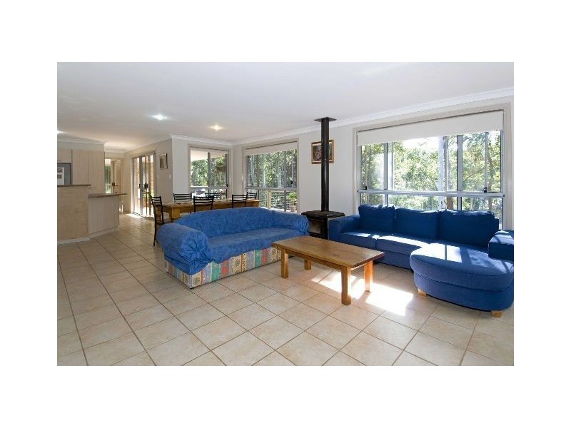 16 Tall Timbers, Lake Innes NSW 2446