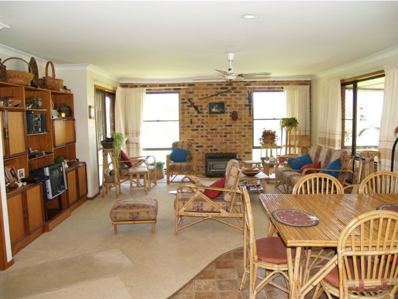 8 Sarahs Crescent, King Creek NSW 2446