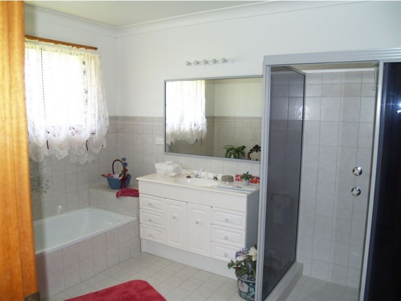 8 Sarahs Crescent, King Creek NSW 2446