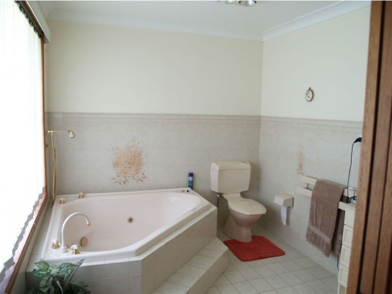 8 Sarahs Crescent, King Creek NSW 2446