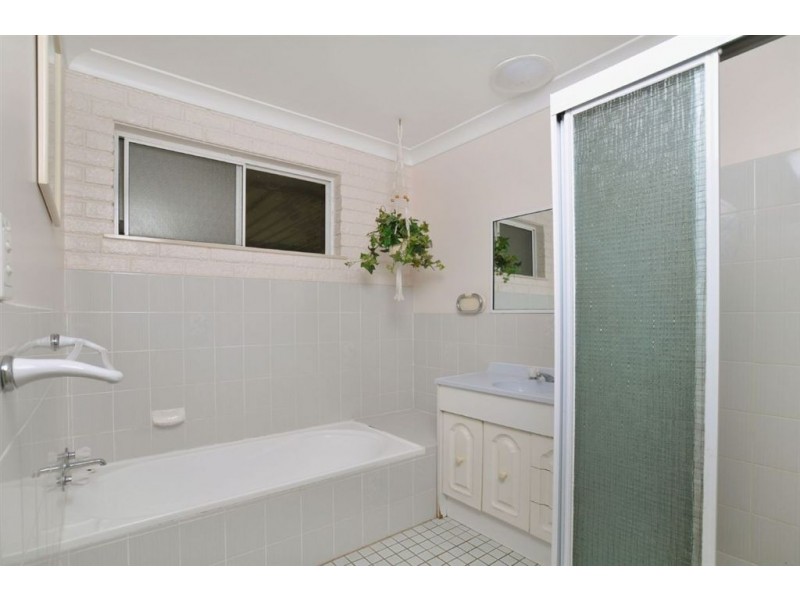 4 Warrew Crescent, King Creek NSW 2446