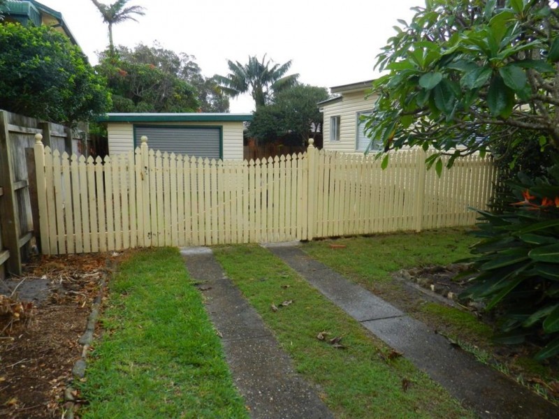 2 Dirah Street, Lake Cathie NSW 2445